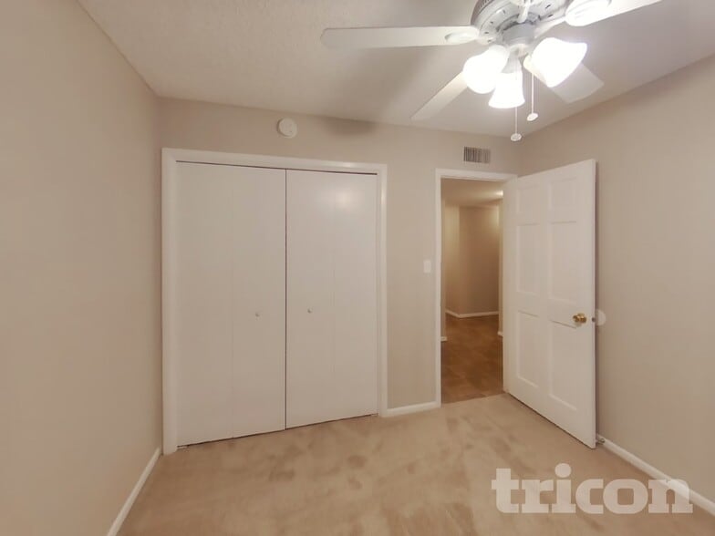 Building Photo - 1550 E Kramer St