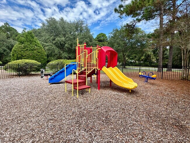 Building Photo - Bright and Airy Three Bedroom Home in Lake Linden! *MOVE IN SPECIAL AVAILABLE*