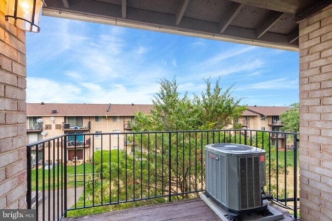 Building Photo - 6284 Rose Hill Dr
