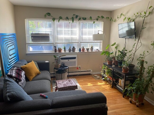 Building Photo - 17A S Valley Rd