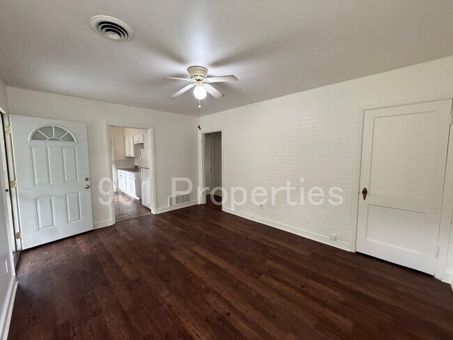 Building Photo - 981 Chatwood St