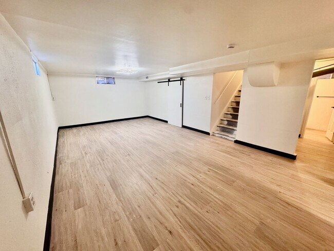 Building Photo - 417 S Owens St