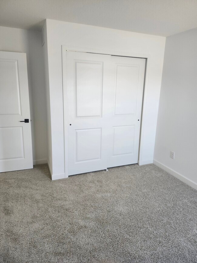 Building Photo - 10531 Harbor Ln N