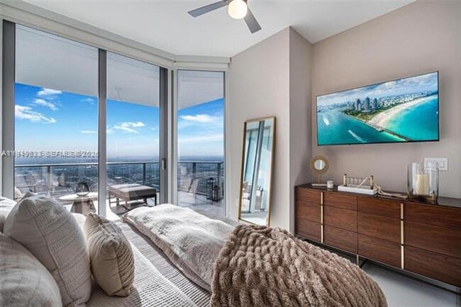 Building Photo - 851 NE 1st Ave