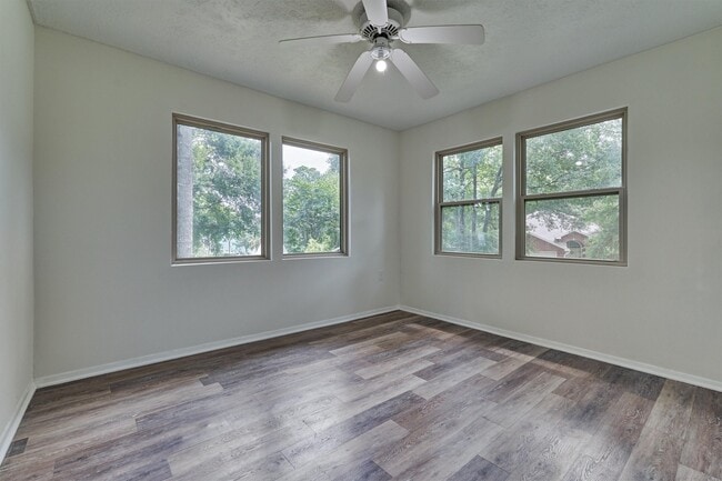 Building Photo - 903 Commanche Rd