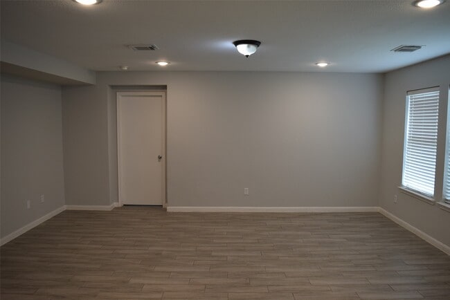 Building Photo - 15510 Liberty Bluff Dr
