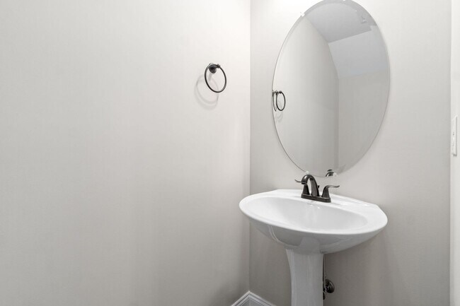 Building Photo - Pet Friendly Three Bedroom!