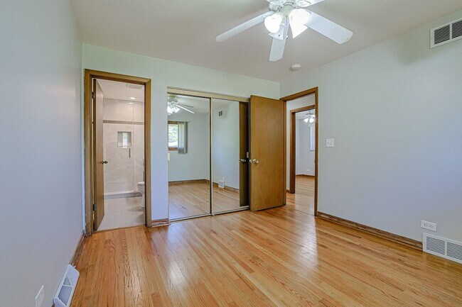 Building Photo - 650 Patricia Ln
