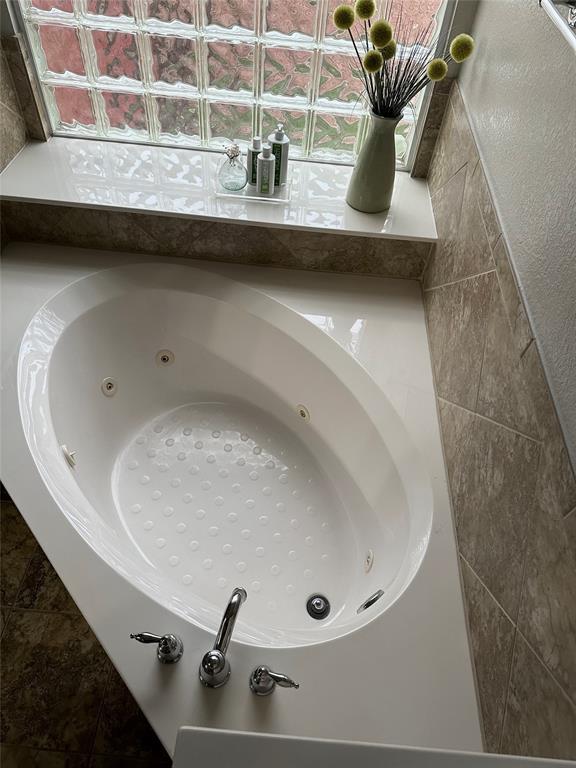 Building Photo - 10024 Lisi Anne Dr