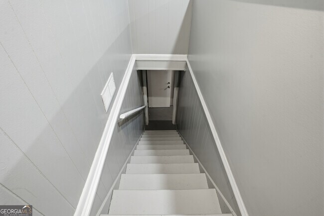 Building Photo - 2419 Greenway Dr