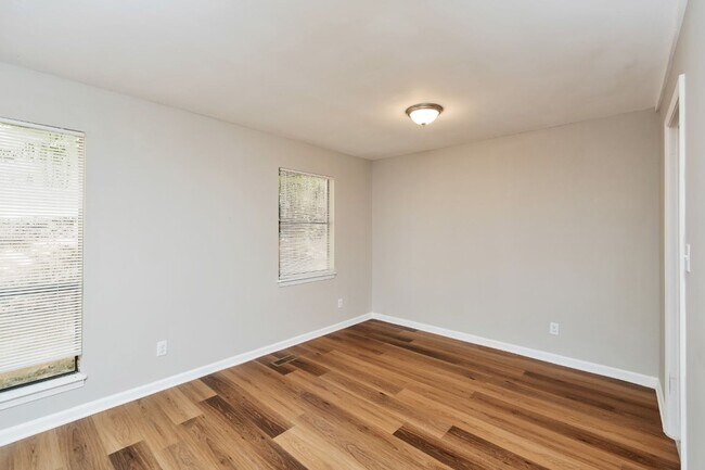 Building Photo - Irondale 4BR / 2BA Home – A Must See!