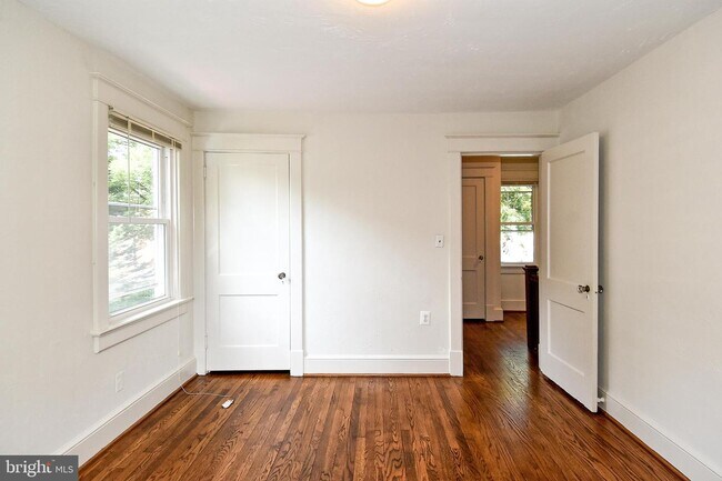 Building Photo - 633 24th St S