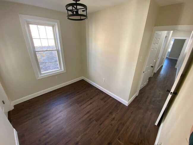 Building Photo - Stylish 3-Bedroom 2.5 Bath Available in Lancaster City