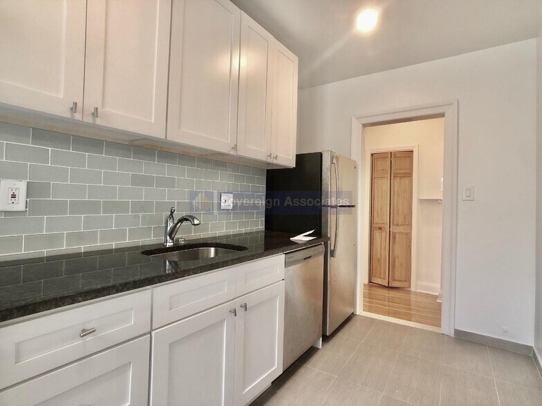 Building Photo - 175 Pinehurst Ave