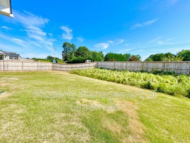 Building Photo - 501 Robinwood Pl