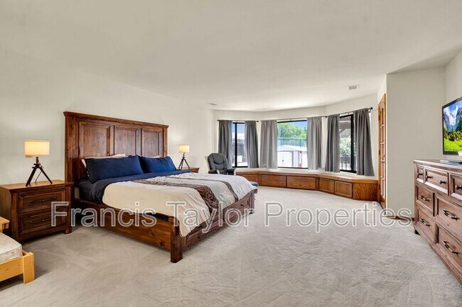 Building Photo - 749 Flagstone Ct