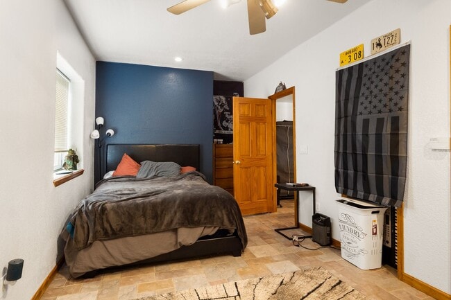 Building Photo - Private 1-Bed, 1-Bath Walkout Unit - Full ...