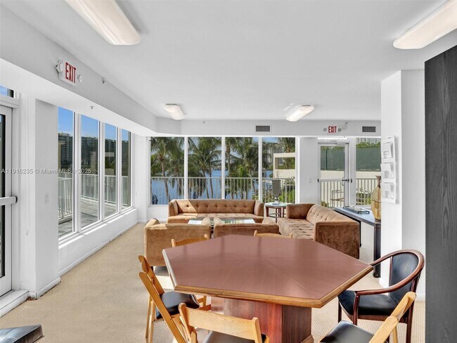 Building Photo - 3370 Hidden Bay Dr