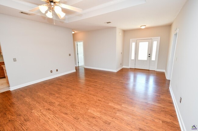 Building Photo - 104 Newport Ave