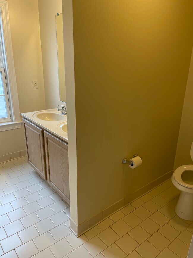Building Photo - 210 Earhart Ct