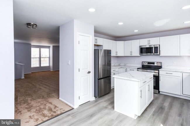 Building Photo - 915 Westlake Dr