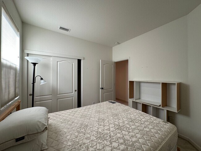 Building Photo - 3 Bedroom Rosemont Home