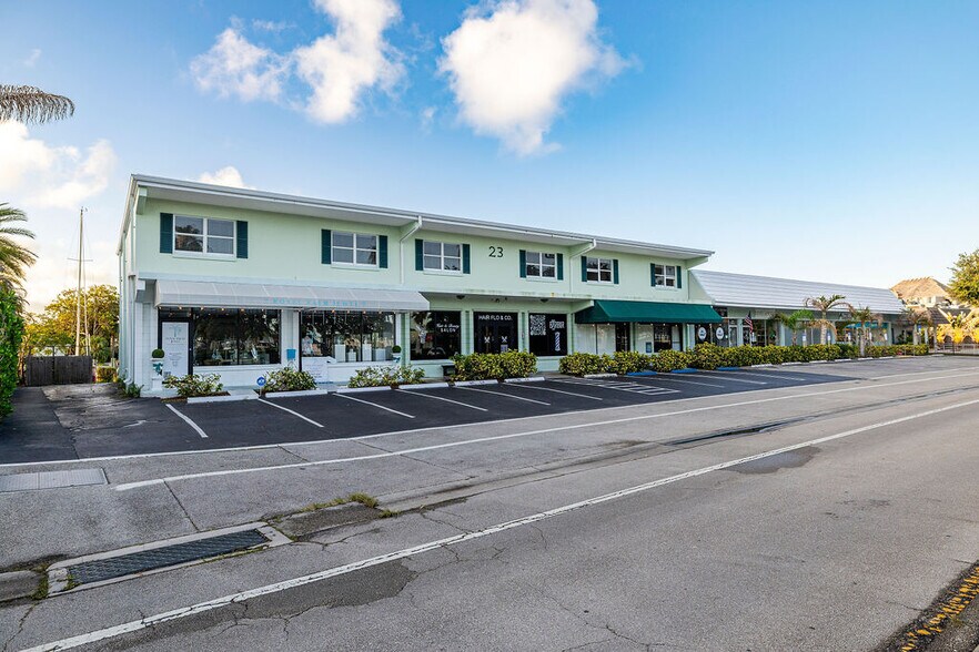 Building Photo - 23 Royal Palm Pt