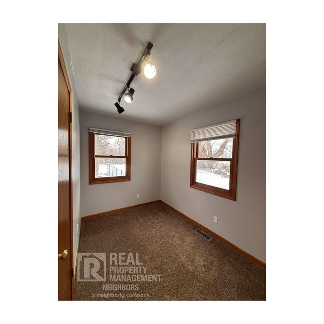 Building Photo - Beautiful 3 Bedroom, 2 Bathroom Home in Clarksville, MI