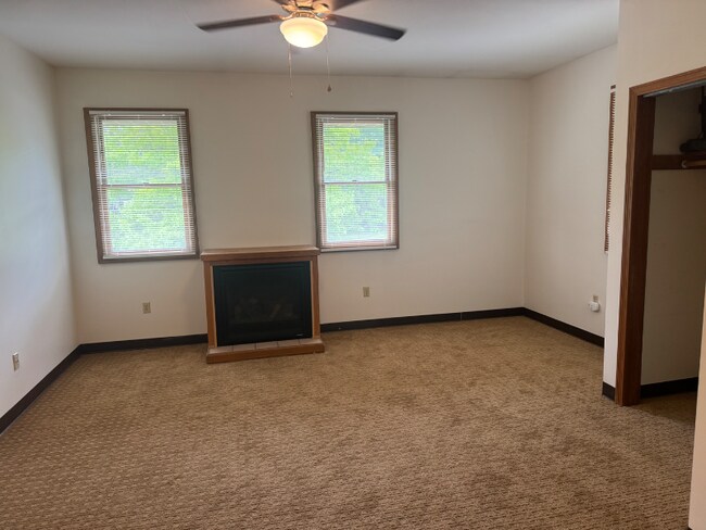 Building Photo - 55 Red Bush Ln