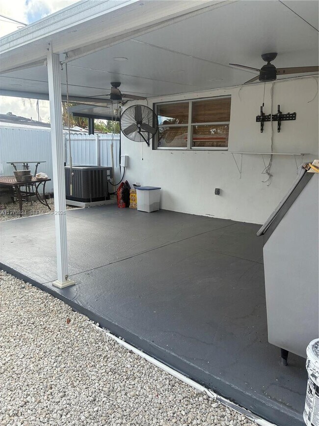 Building Photo - 17201 SW 117th Ct