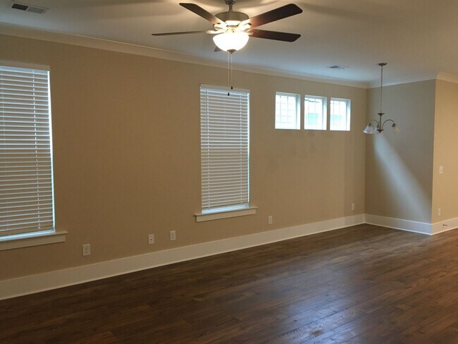 Building Photo - Single Family Home in  Franklin's Simmons Ridge