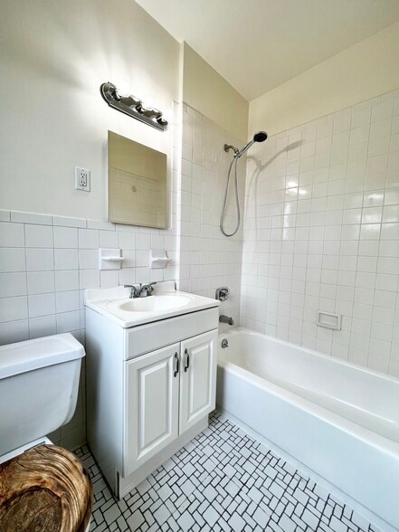 Building Photo - 69 Harney Rd