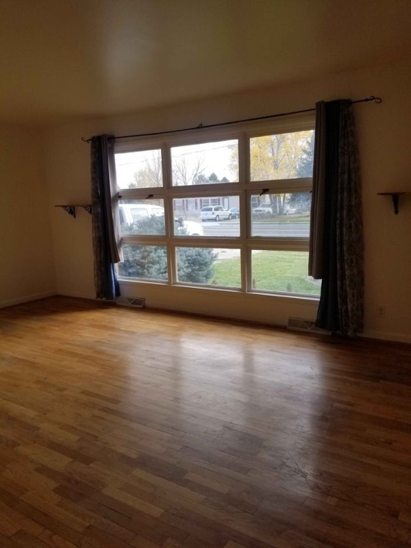 Building Photo - 915 Wicks Ln