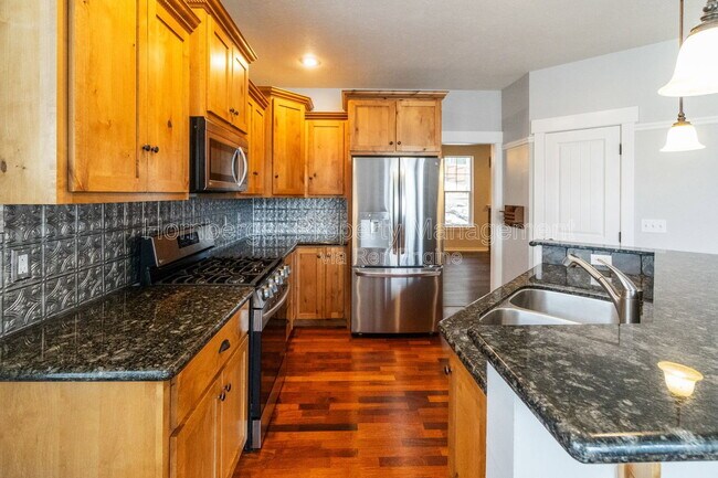 Building Photo - 6106 E 14th Ln