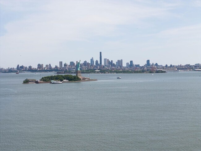 Building Photo - 207 Shearwater Ct W