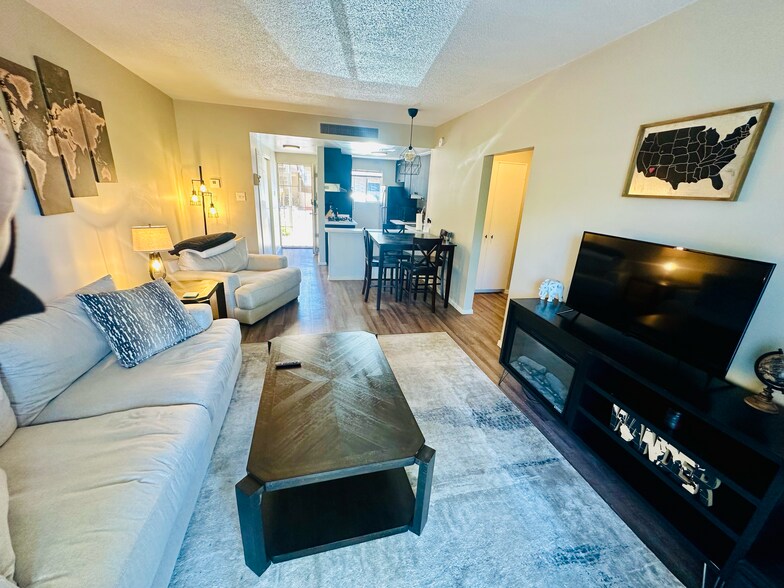 Building Photo - 6125 E Indian School Rd