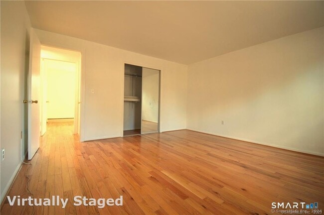 Building Photo - 5 Grandview Dr