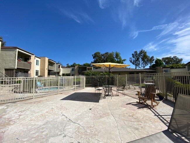 Building Photo - 2 Bedroom Condo in Arbor Hills Gated Community