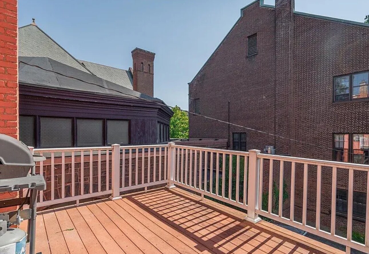 Building Photo - 18 Willett St
