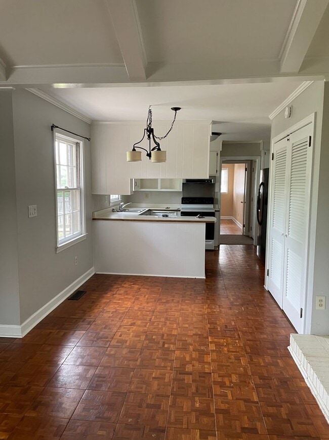 Building Photo - 5 Ramblewood Ln