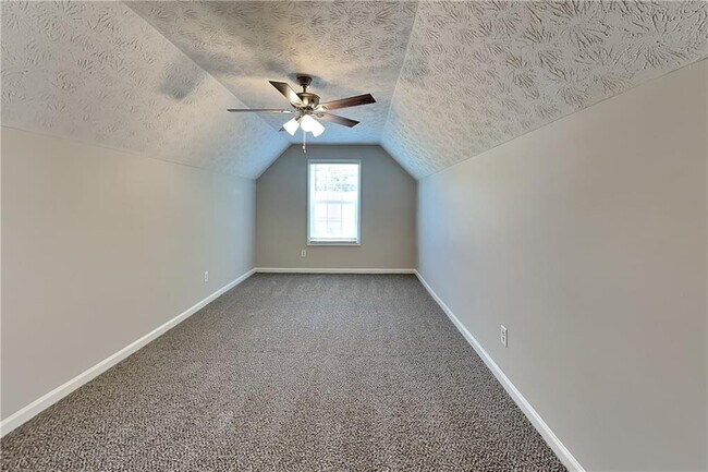 Building Photo - 638 Castlebrooke Way SE