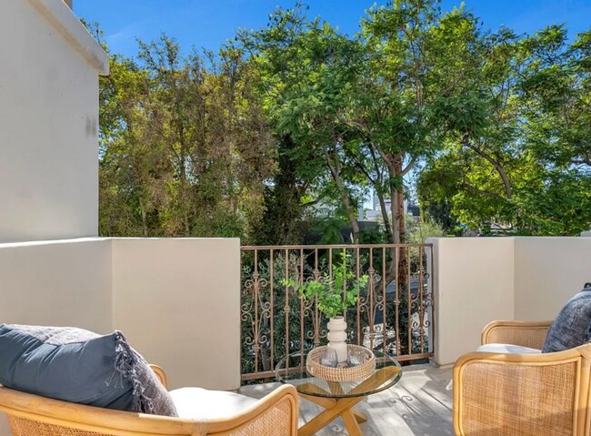 Building Photo - Hidden-Gem Townhouse in WeHo: 2 Bed/2.5 Bath, Private Entrance + Patios, 2 Parking, Norma Triangle