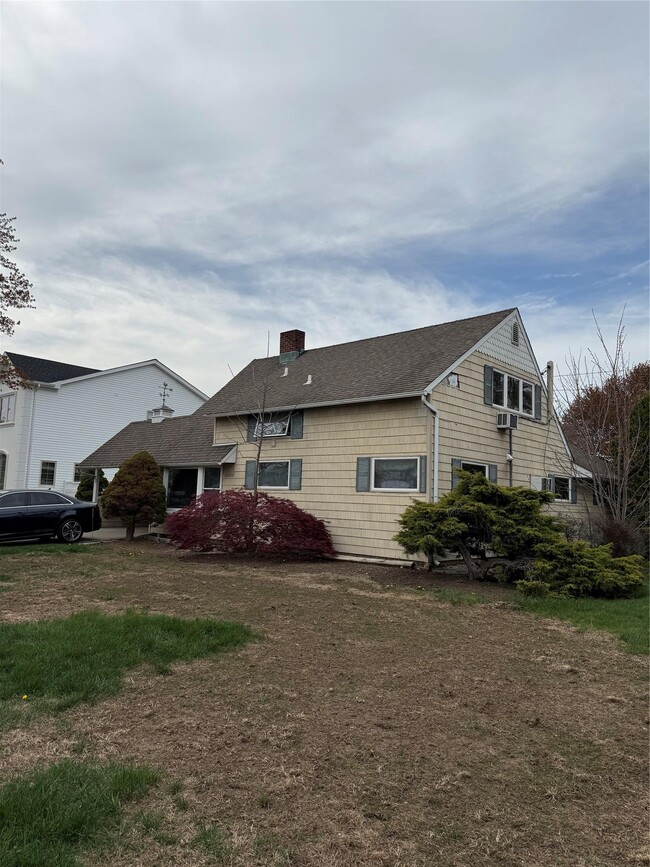 Primary Photo - 70 Lantern Rd