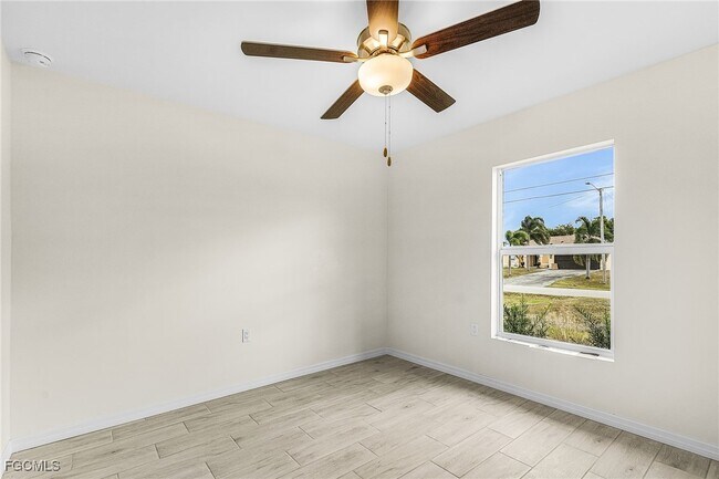 Building Photo - 3916 NE 9th Pl