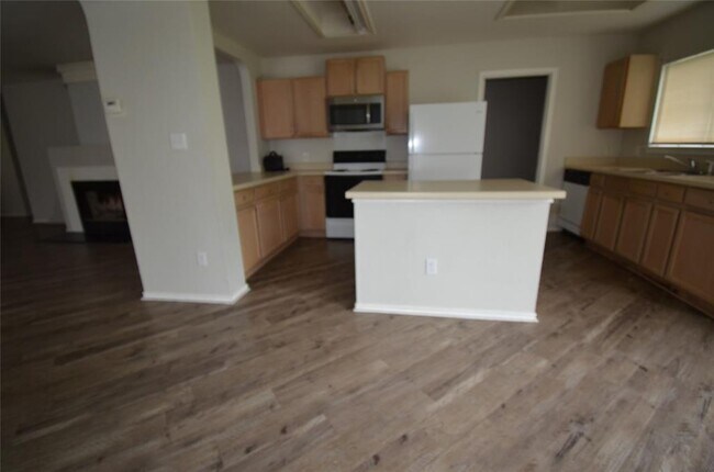 Building Photo - 12724 Bartholdi St