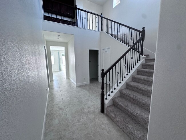 Building Photo - 10735 Ridgebrook Dr
