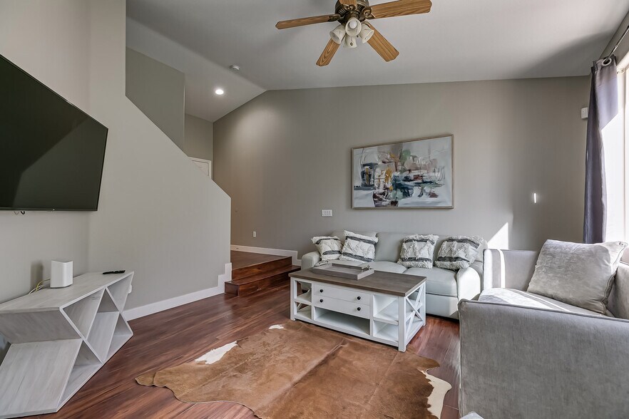 Building Photo - 7252 Quarterhorse Ln