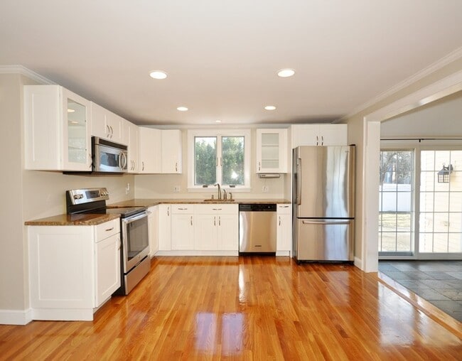 Building Photo - 66 Southfield Cir
