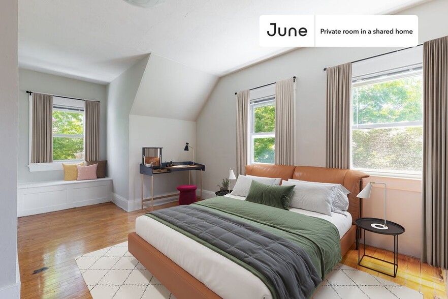Primary Photo - Private bedroom in 9 bed/2 bath Home