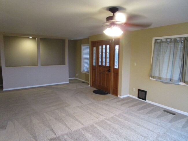 Building Photo - *PRICE IMPROVEMENT* Spacious 2 Story, 2 Bedroom, 2 Bath Home on Corner Lot in Ochoco West Subdivi...